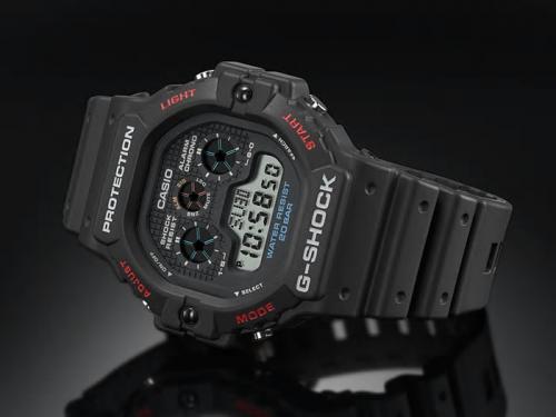 Противоударные часы G-SHOCK DW-5900-1ER из серии DW-5900, которая впервые увидела свет в 1992 г., были прозваны «трехглазыми».