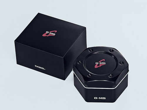 Часы CASIO BABY-G MSG-C100-2AER комплектуются специальной металлической черной упаковкой с лого коллекции G-MS.