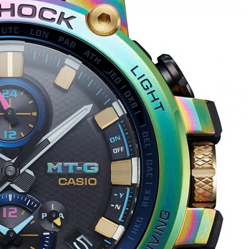 Корпус часов CASIO G-SHOCK MTG-B1000RB-2AER имитирует лунную радугу благодаря специальному покрытию Rainbow IP.
