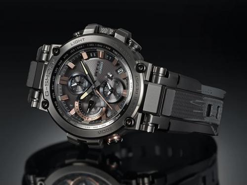 В черных премиальных часах CASIO G-SHOCK MTG-B1000TJ-1AER применена ударопрочная конструкция Metal Core Guard.